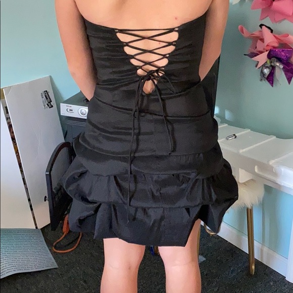 Black ruffle Juno dress - Picture 2 of 5